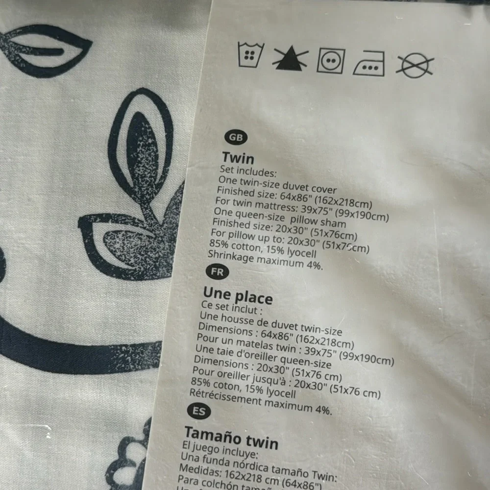 Ikea JUNIMAGNOLIA Twin Duvet cover and pillowcas white/dark blue - NEW